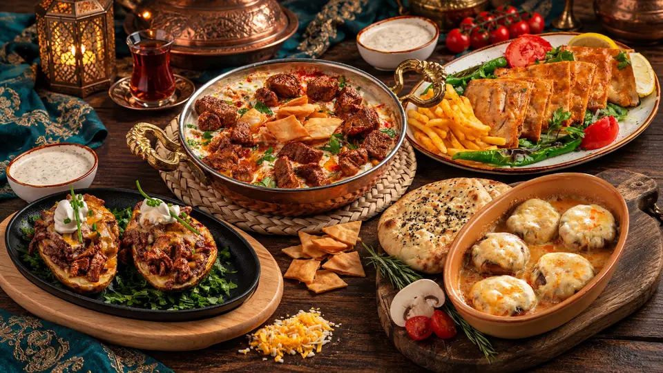 مقبلات ساخنة وفتة وأطباق جانبية