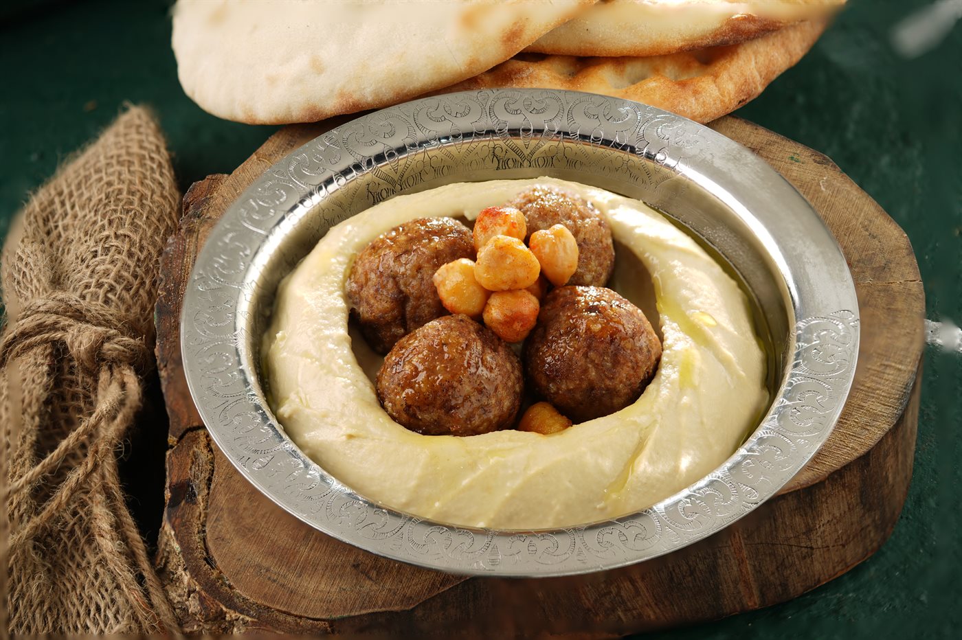 حمص بالكفتة