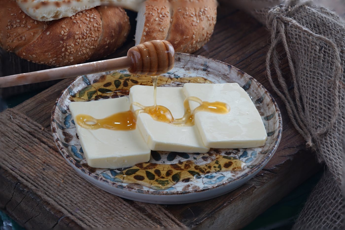 عسل وزبدة